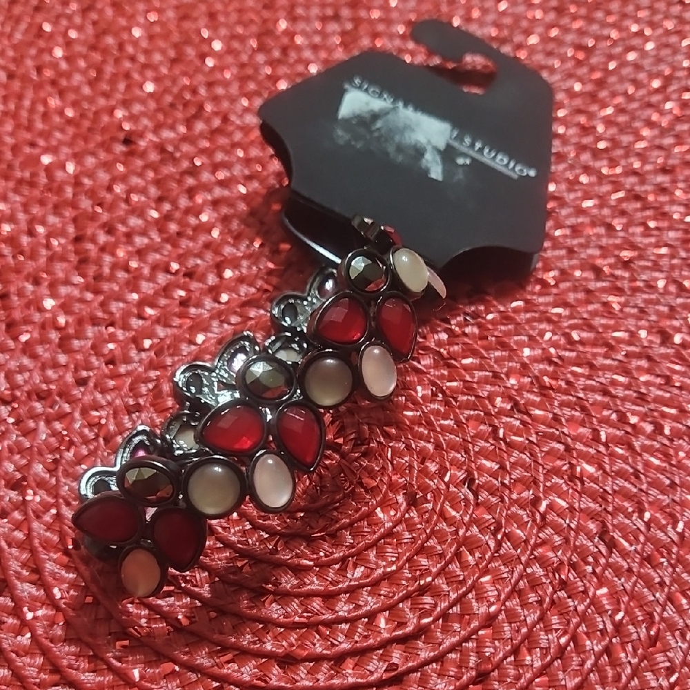 Signature Studio Red and White Flower Cluster Stretch Bracelet